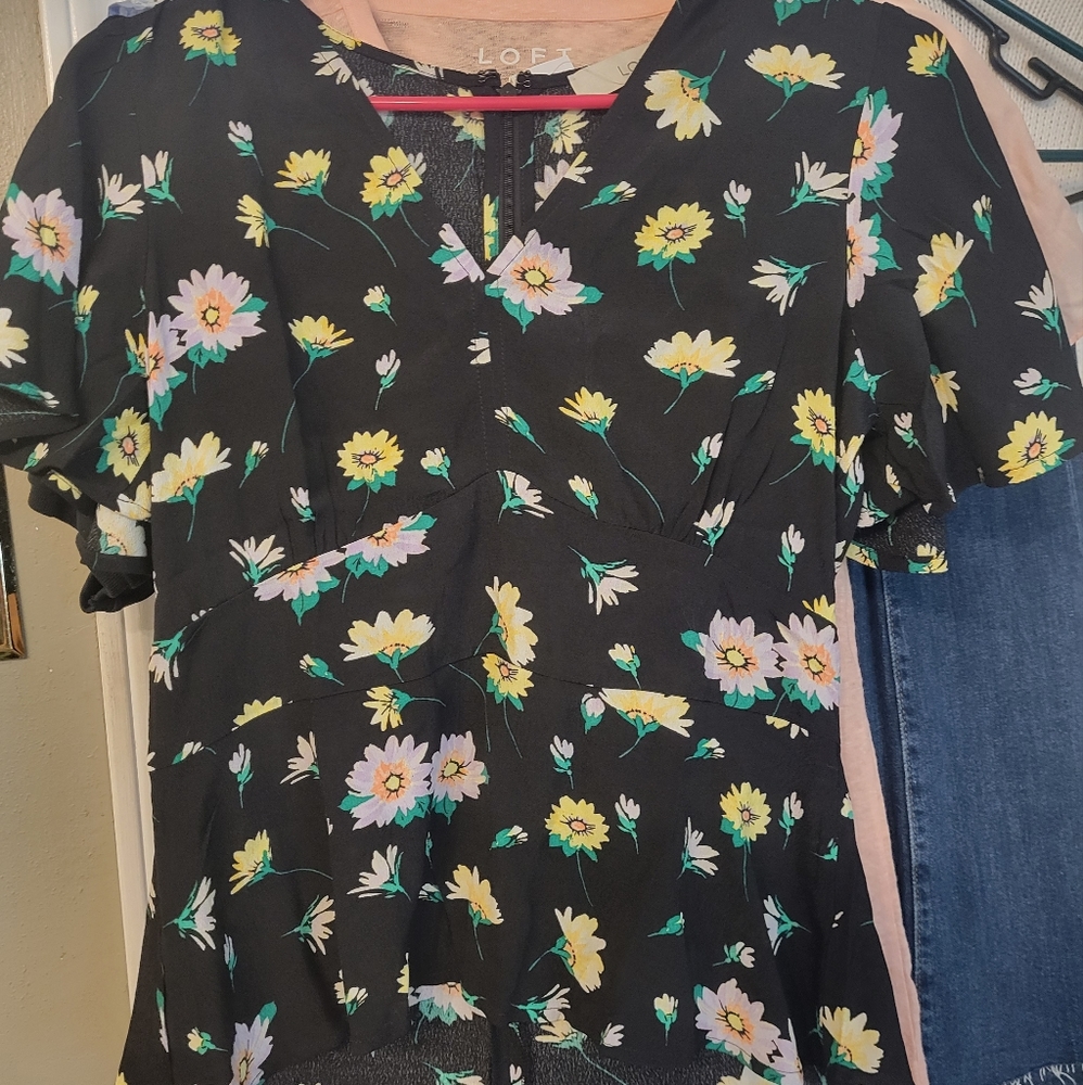 Loft flower fitted top